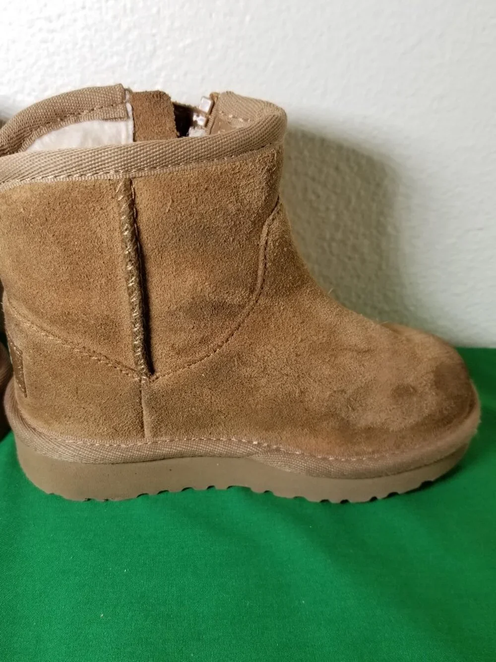 UGG Adri Classic Mini Boot Chestnut Suede Toddler Girls Size 8